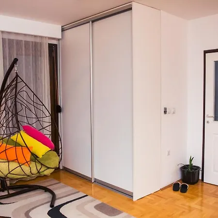 Aleksija Apartment Ni